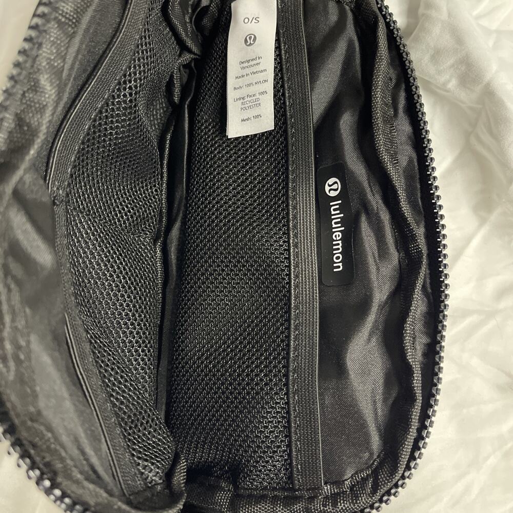 Lululemon Everywhere Unisex Black Belt Bag Crossbody Versatile Travel Fanny Pack - Picture 6 of 10